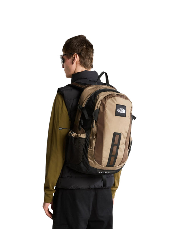NF0A3KYJ S3E1 Zaino Unisex Hot Shot Se Garnet/Smokey Brown/TNF (cod: NF0A3KYJ) NF0A3KYJ S3E1 The North Face 
